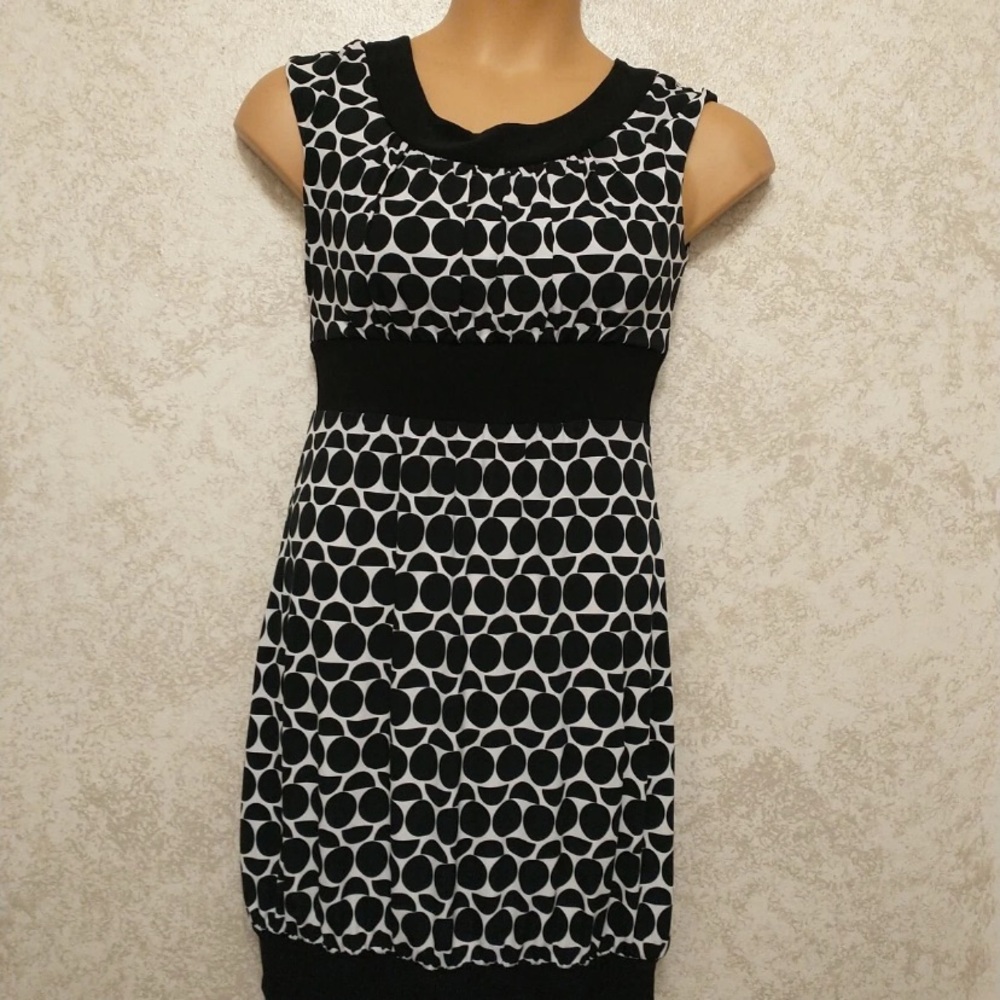 White House Black Market Black and White Sleeveless Midi Dress